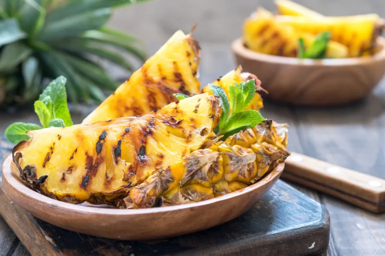 Ananas z grilla